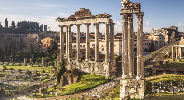معبد زحل در فروم رومی، رم.