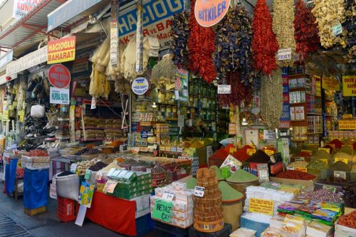 بازار تاریخی کمرالتی چارشیسی ازمیر