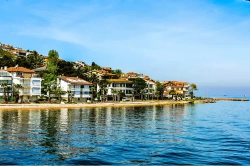 کینالی آدا پرجمعیت ترین جزایر پرنس استانبول