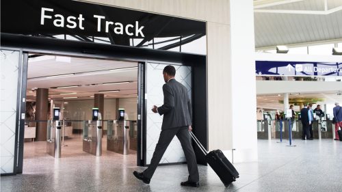چگونه فرودگاه ها از فناوری یکپارچه بهره می برند؟