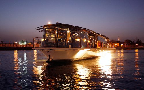 سال نو میلادی در دبی را با یک کشتی تفریحی سپری کنید