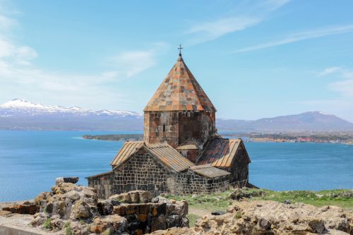 دریاچه سوان از جاذبه های دیدنی ارمنستان