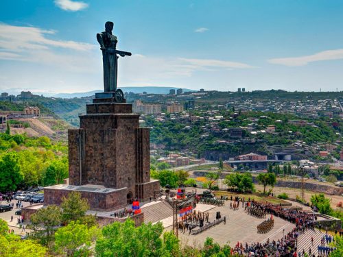 مجسمه "مادر ارمنستان" نماد صلح