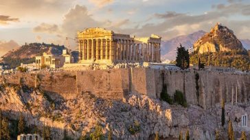 انگلیسی‌ها صنعت گردشگری یونان را نجات دادند